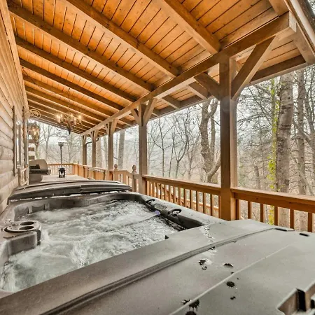 Walk To Golfing. Creekside Cabin And Hot Tub
